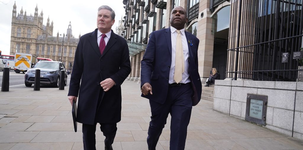 Keir Starmer, primer ministro del Reino Unido, y David Lammy el ministro británico de Asuntos Exteriores
