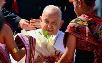 El papa Francisco a su llegada a Timor Oriental este lunes