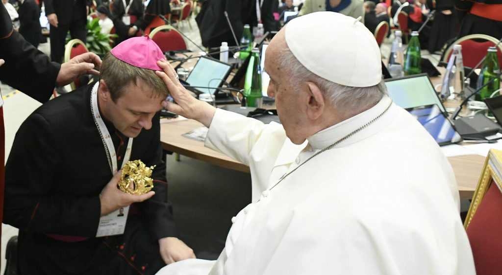 El papa Francisco y el obispo auxiliar de Hildesheim (Alemania), monseñor Heinz-Günter Bongartz. (Foto: fuente externa)