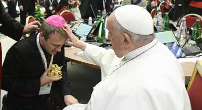 El papa Francisco y el obispo auxiliar de Hildesheim (Alemania), monseñor Heinz-Günter Bongartz. (Foto: fuente externa)