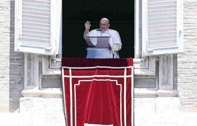 El papa en Ángelus dominical, desde la ventana del Palacio Apostólico