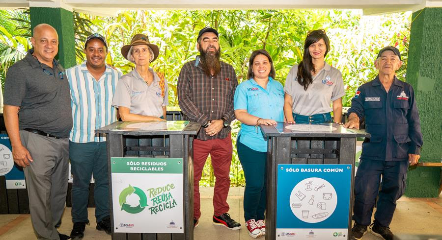 Entregan contenedores de basura y reciclaje en el parque José Armando ...
