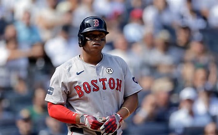 El dominicano Rafael Devers no necesitará operaciones en ninguno de los hombros