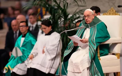 El papa Francisco pidió que se escuche la voz de quienes piden la paz y lamentó "que en los frentes de guerra la tensión es muy alta"