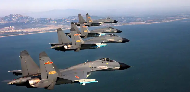 Aviones del Ejército chino pasan cerca de Taiwán