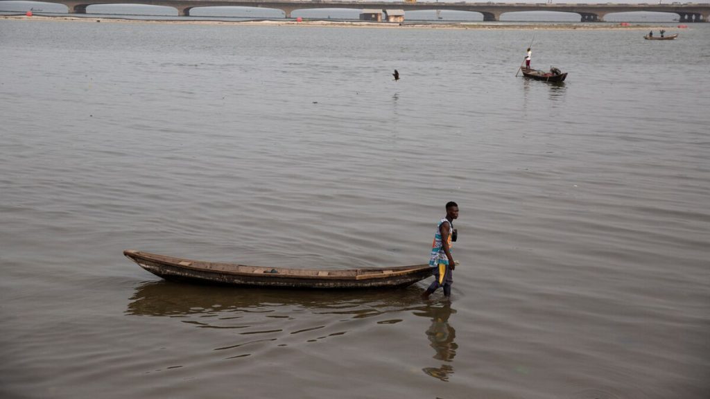 Los esfuerzos continúan para encontrar a unas cien personas que siguen en paradero desconocido