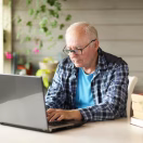 Participación laboral de población anciana masculina es superior a la femenina, según boletín