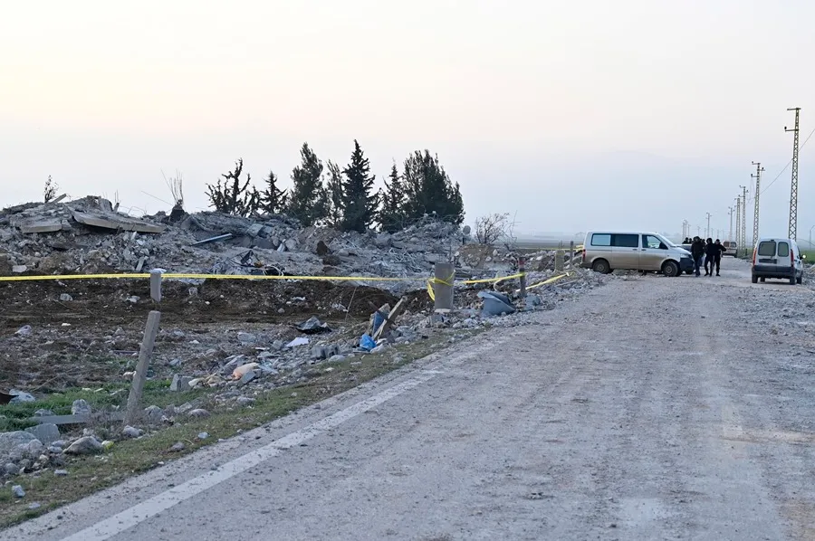 El comunicado indica que en en Bednayel, la incursión del enemigo israelí provocó la muerte de ocho personas, entre ellas cinco mujeres".