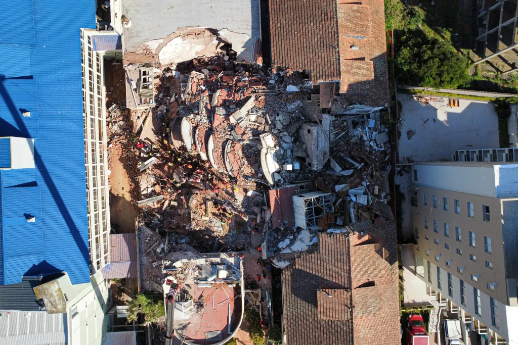 Hallan el cuerpo de la octava fallecida en el derrumbe de un hotel en Argentina