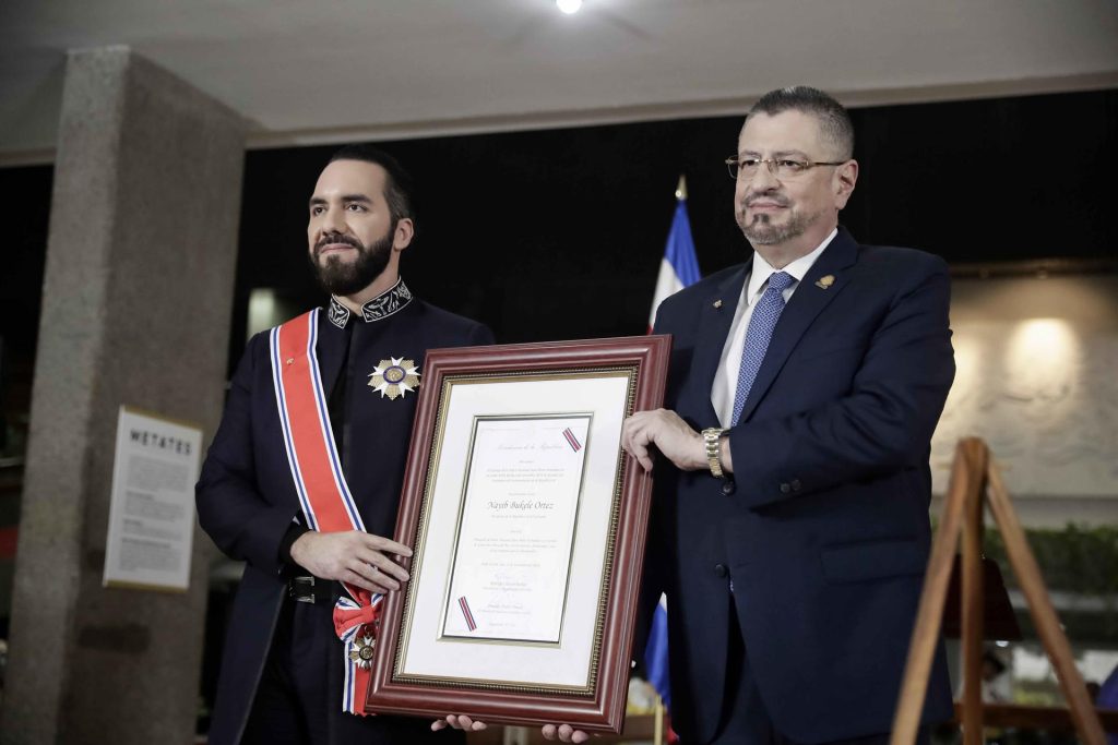 Rodrigo Chaves, presidente de Costa Rica el presidente de El Salvador, Nayib Bukele. Foto/EFE