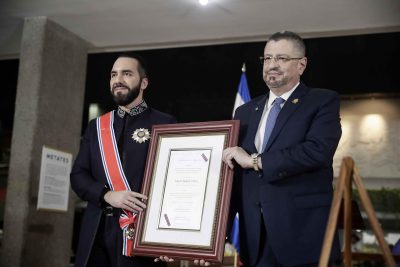Rodrigo Chaves, presidente de Costa Rica el presidente de El Salvador, Nayib Bukele. Foto/EFE