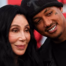 Cher regresa a la música tras motivación de su pareja Alexander Edwards