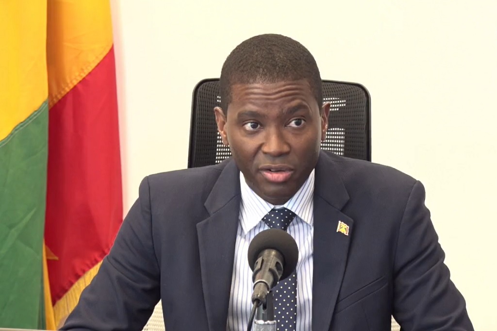 Dickon Mitchell, primer ministro