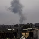 Al menos siete muertos en ataque con drones israelíes en zona humanitaria en sur de Gaza