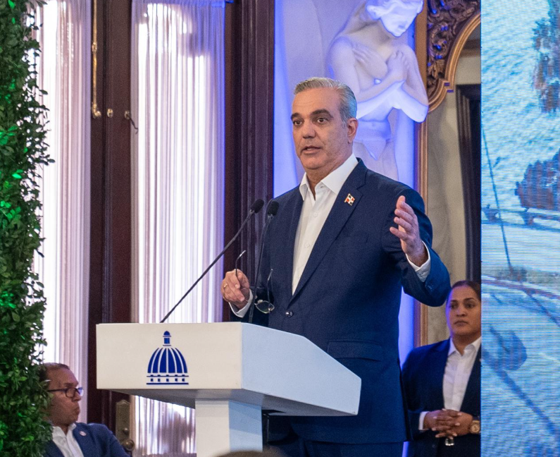 Luis Abinader, durante su encuentro con la prensa