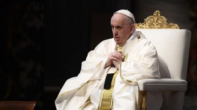 El papa avisa que si Trump cumple sus deportaciones de inmigrantes sería "una desgracia"