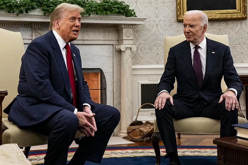 Trump agradece a Biden la "bonita carta" que le dejó en el Despacho Oval