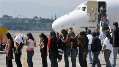 Más de 32.000 migrantes fueron deportados por EE.UU. a Ecuador en vuelos entre 2023 y 2024