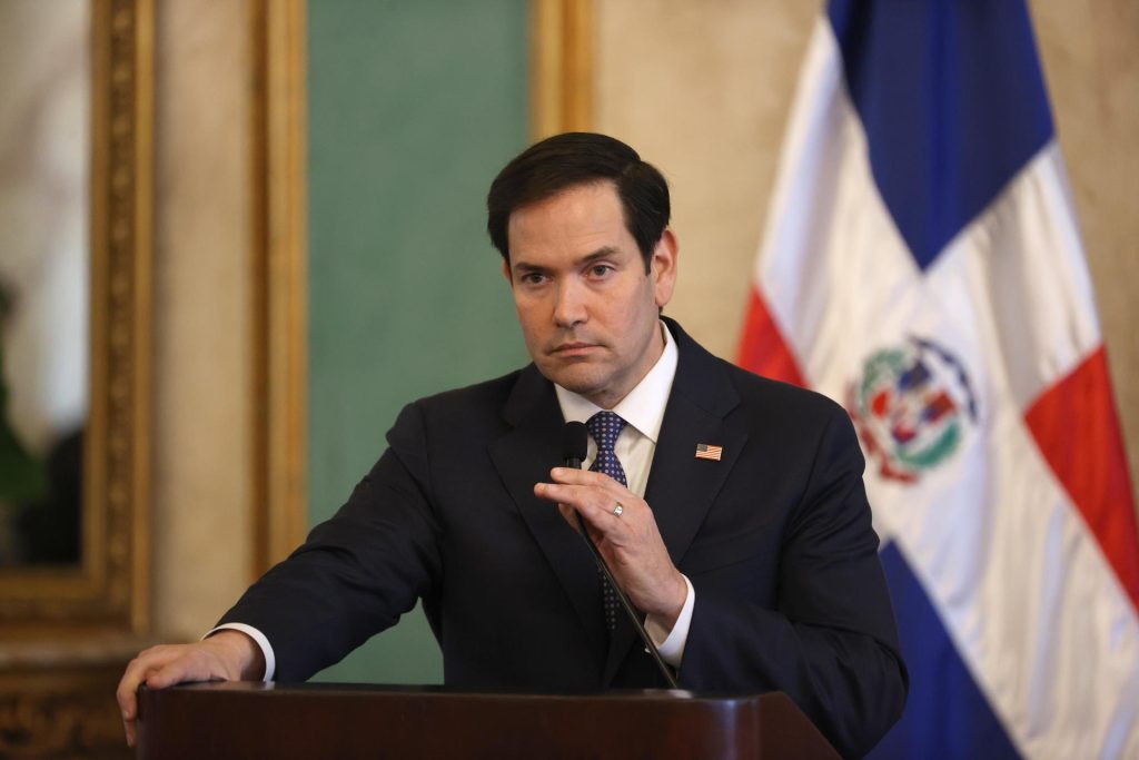 El secretario de Estado de EE.UU., Marco Rubio, habla durante una rueda de prensa este jueves, en Santo Domingo (República Dominicana).
