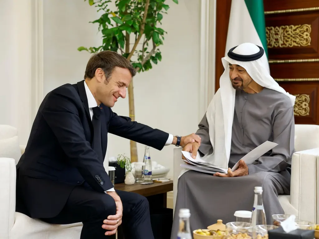 Emmanuel Macron y Mohamed bin Zayedn al Nahyan