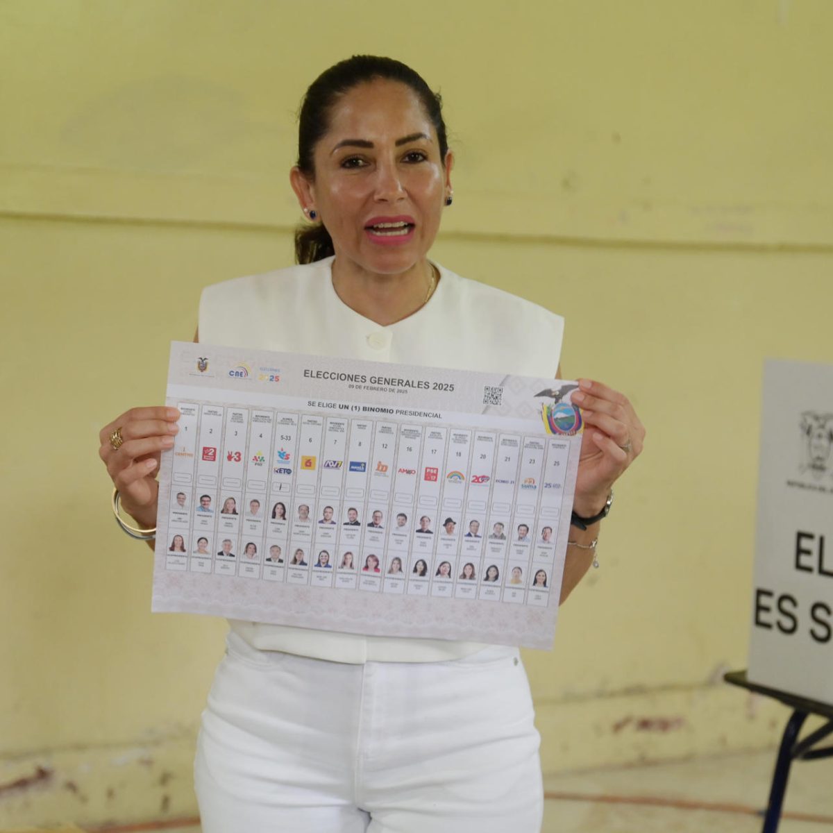 Luisa González reitera que es «perseguida política» y asegura se defenderá en Ecuador