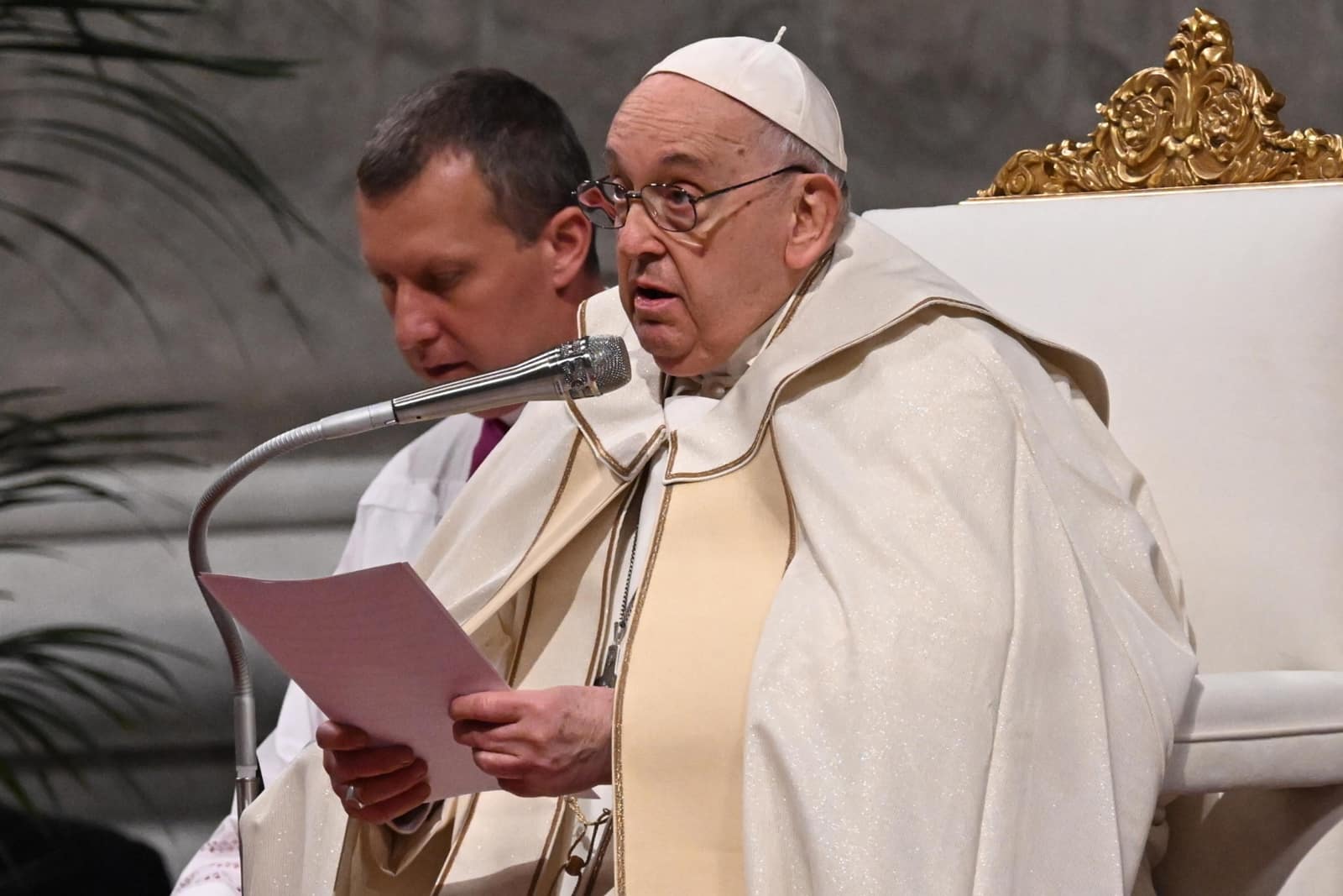 El papa exhorta a que se encuentren caminos de paz – El Nuevo Diario ...