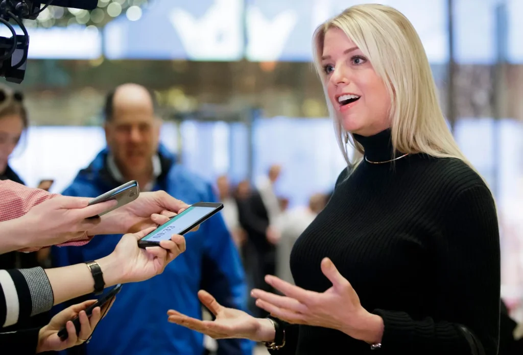 Pam Bondi, fiscal general