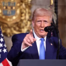 Trump llama «dictador» a Zelenski y le avisa que si no actúa «rápido» su país desaparecerá