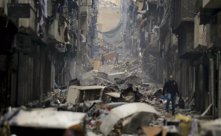 La ONU también reportó hoy que estos casi catorce años de guerra provocaron el desplazamiento forzado de 7,2 millones de personas dentro de la propia Siria