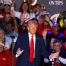 Trump dice estar cansado de cómo Zelenski está gestionando la guerra: «No tiene cartas»