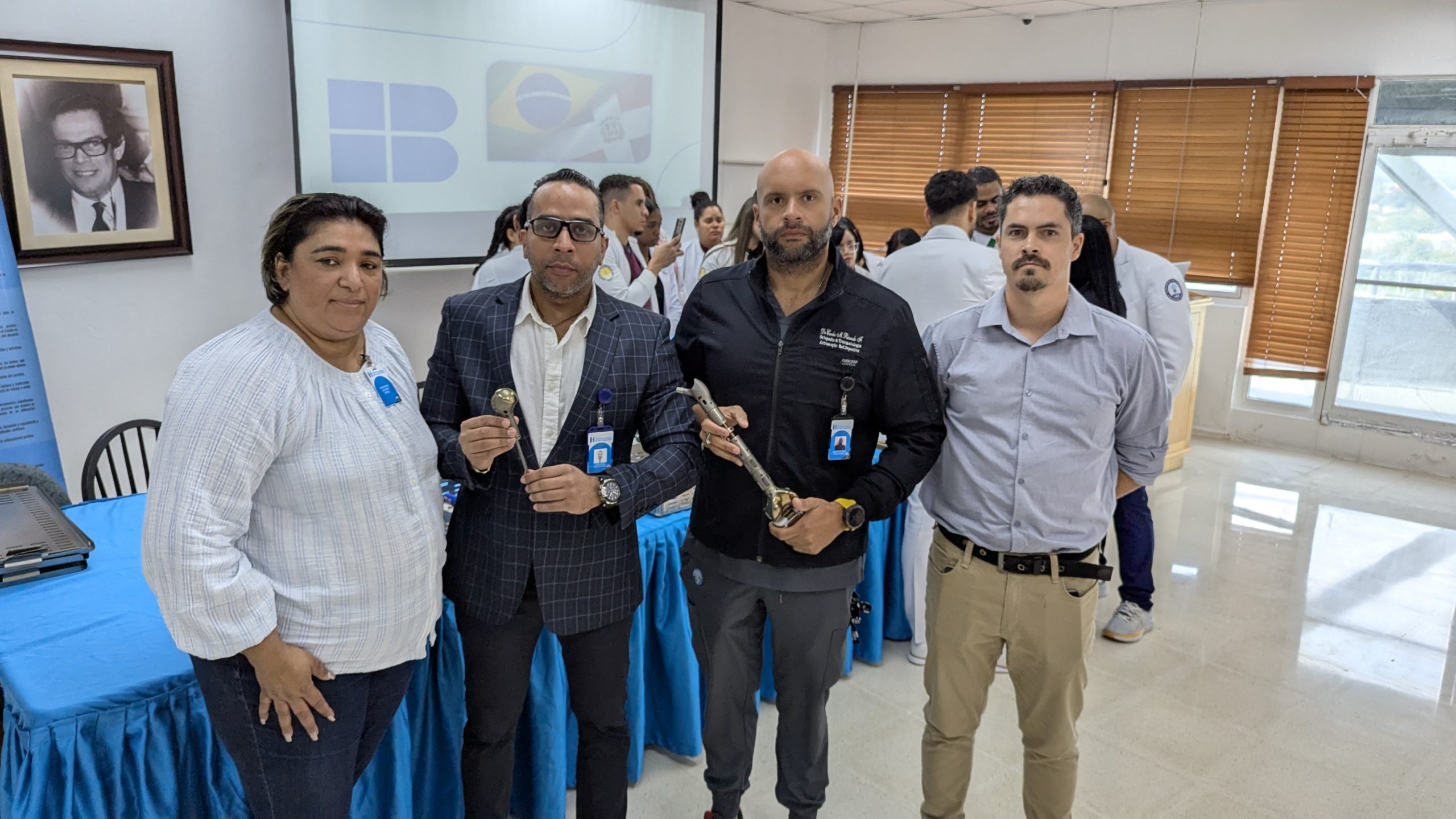 Ney Arias Lora imparte curso taller Reemplazo total de rodilla y Protesis de Codo a medicos residentes Foto Fuente Externa 2 scaled