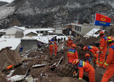 El deslizamiento de tierra se produjo en la madrugada local de este martes