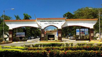 Fachada de la Universidad Autónoma de Santo Domingo (UASD)
