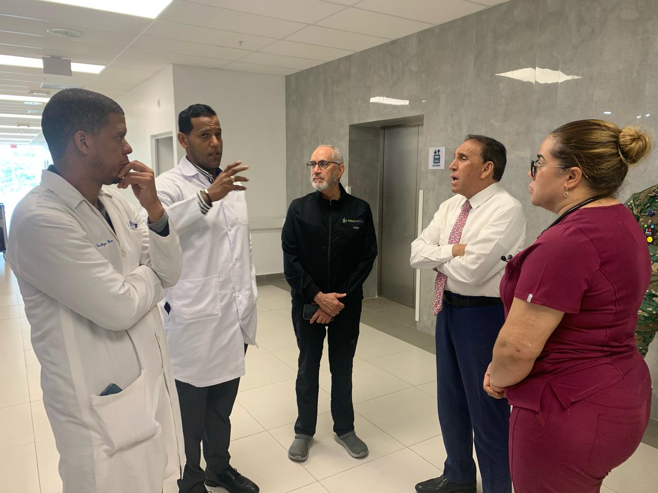 Cruz Jiminian realiza visita de cortesia al director del Hospital Mario Tolentino Dipp 2