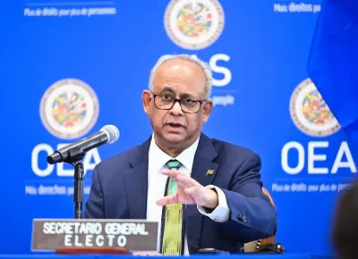 El canciller de Surinam, Albert Ramdin