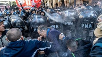 Sindicatos y jubilados reanudan las protestas contra el ajuste de Milei en Argentina