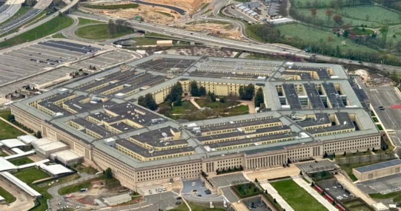 El secretario de Defensa estadounidense, Pete Hegseth, puso en el punto de mira, entre otros, al programa de desarrollo del software del Sistema de Gestión de Recursos Humanos Civiles de Defensa (DCHRMS)