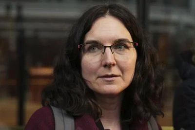 La doctora Rasha Alawieh, profesora en la Universidad de Brown en Rhode Island