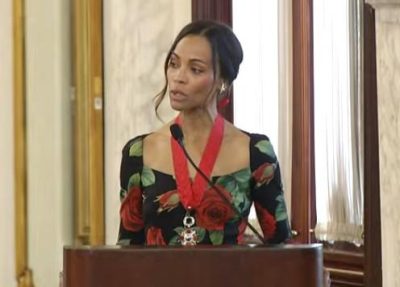 La actriz Zoe Saldaña confesó este miércoles que ella y sus dos hermanos superaron el dolor de la muerte de su padre cuando eran niños gracias a que fueron traídos a República Dominicana y recibieron cuidado y apoyo