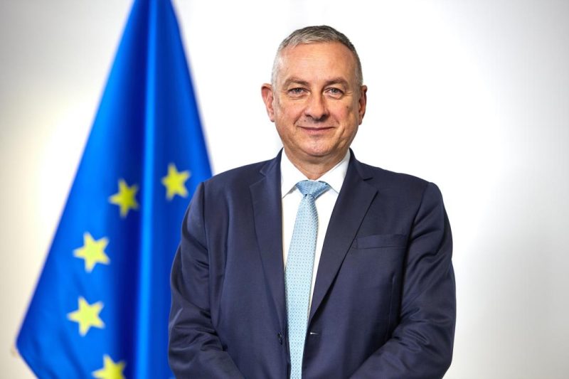 El comisario europeo de Asociaciones Internacionales, Jozef Síkela, dijo este viernes a EFE que Latinoamérica despierta "mucho interés" entre los grandes inversores europeos, pero pidió "menos burocracia" para atraer más financiación privada.