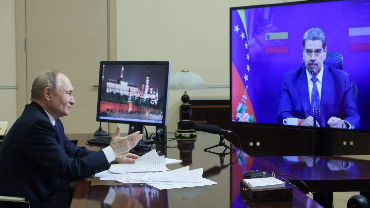 Vladímir Putin conversa con Nicolás Maduro por videollamadas