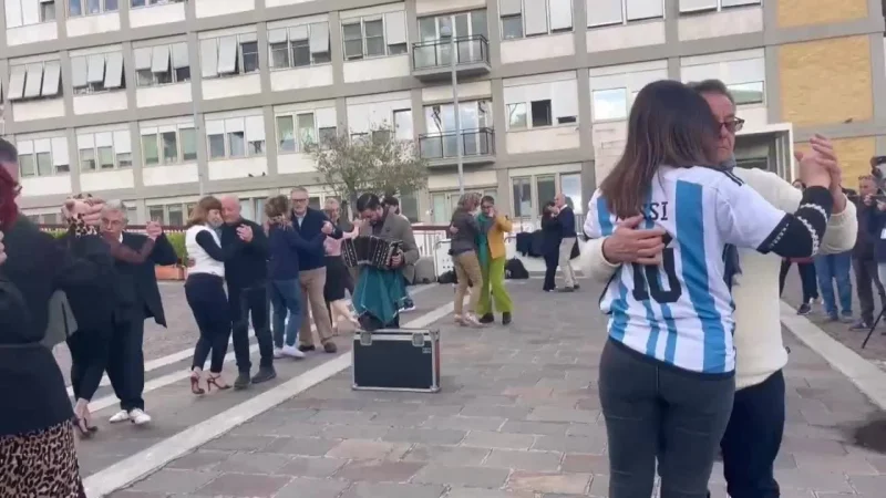 Baile de la comunidad tanguera de Roma.