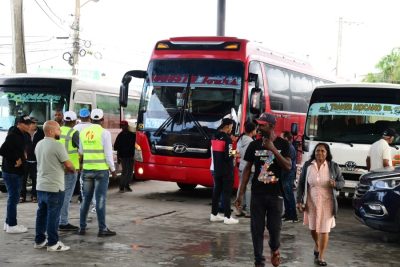 Decenas de choferes de transporte público del Distrito Nacional fueron sometidos este lunes a pruebas de antidopaje realizadas de manera sorpresiva por el Instituto Nacional de Tránsito y Transporte Terrestre (Intrant).