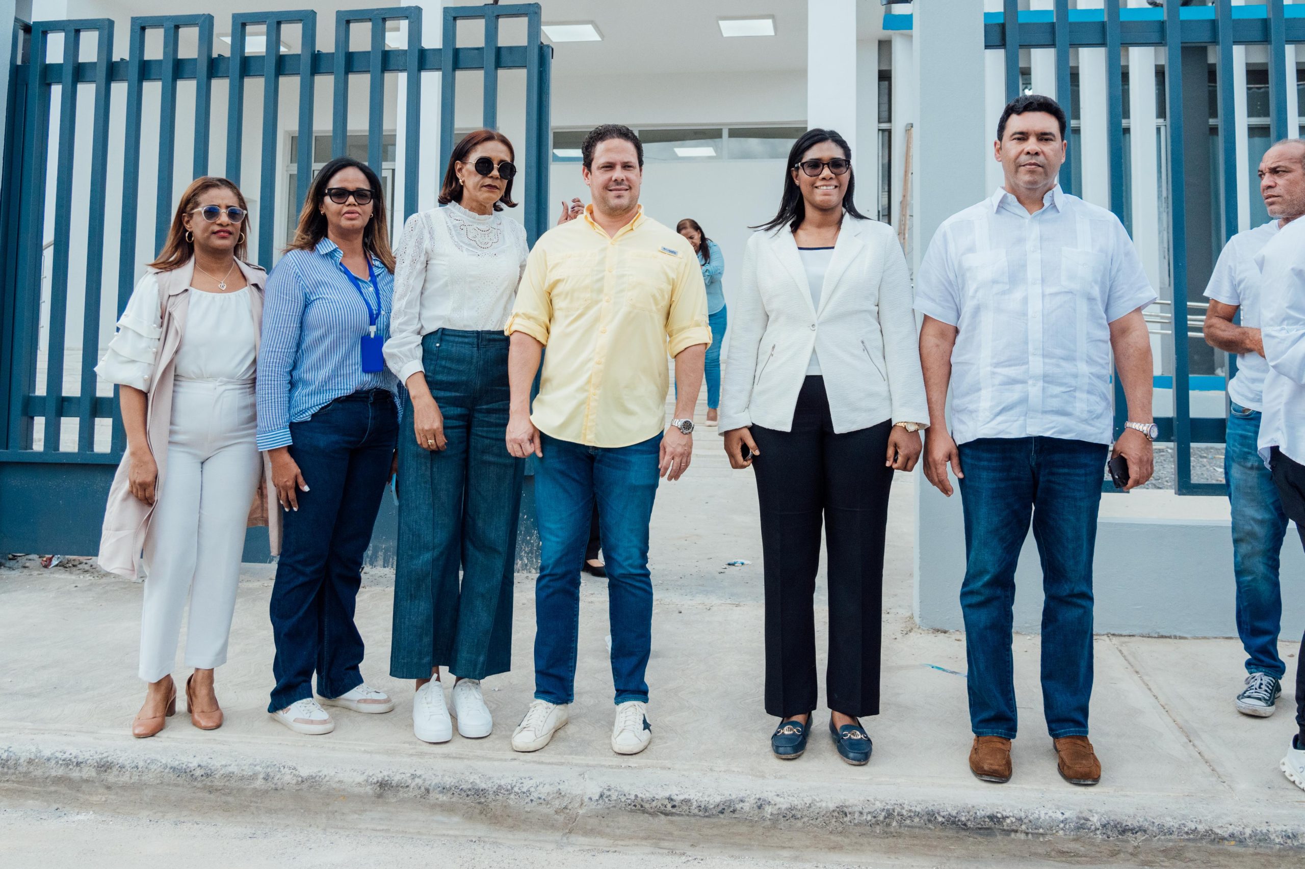 El ministro Carlos Bonilla fue acompañado por la gobernadora de La Altagracia, Martina Pepén; el senador de La Altagracia, Rafael Barón Duluc; el alcalde de San Rafael del Yuma, Francisco Rodriguez (Panchollano); la diputada Carmen de la Rosa, entre otras personalidades (Foto: fuente externa)