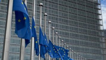 Empresas europeas piden acelerar electrificación y mantener normas climáticas