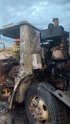 Incendian camión recolector de basura en Pantoja de SDO (Foto: fuente externa)