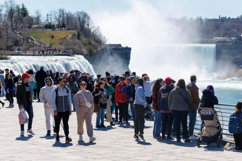 Las visitas de extranjeros a EE.UU. caen un 11,6 % en marzo, sobre todo de europeos