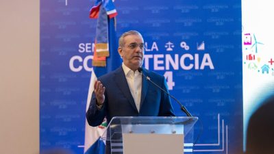 El presidente Luis Abinader afirmó este jueves que el país se ve en una posición adecuada, en comparación con otros Estados, respecto a las medidas arancelarias de Estados Unidos y aseguró que no contempla "una reducción en las exportaciones".