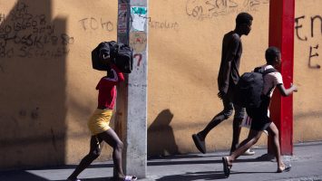 Chile Resuelve Misterio: Decenas de Niños Haitianos Ubicados Tras Alarma Nacional, Un Caso con Resonancia Regional