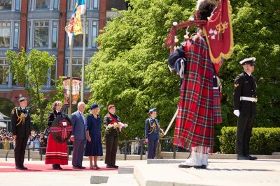 Los 22 diputados del soberanista Bloque Quebequés (BQ) no estuvieron presentes en el Senado canadiense cuando Carlos III leyó hoy el llamado Discurso del Trono, un acto simbólico pero que solo se ha producido en tres ocasiones en la historia del país.